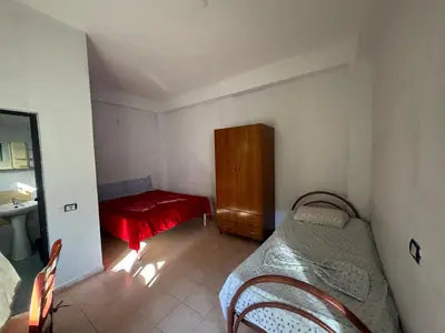 Garsonierë pranë plazhit