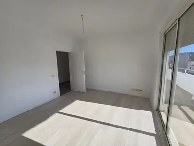 Piso amplio 4+1, 8/21