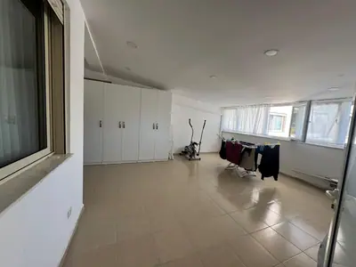 Piso amplio 2+1, 18/19