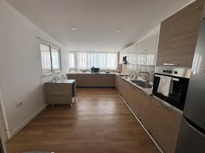 Piso amplio 2+1, 6/19