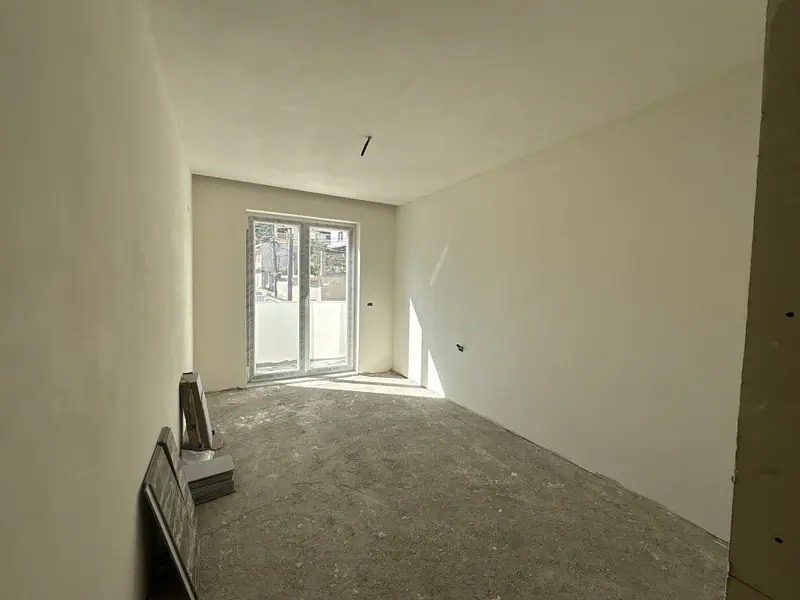 Apartament i gjerë 3+1, 4/12