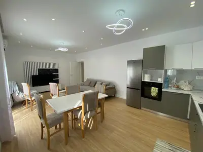 Apartament i gjerë 2+1