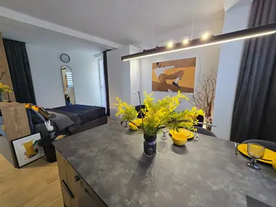Studio im Neubau, 11/26