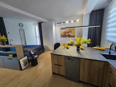 Studio im Neubau, 6/26