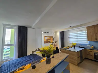 Studio im Neubau, 8/26