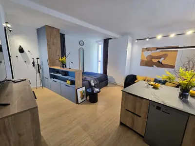 Studio im Neubau, 9/26