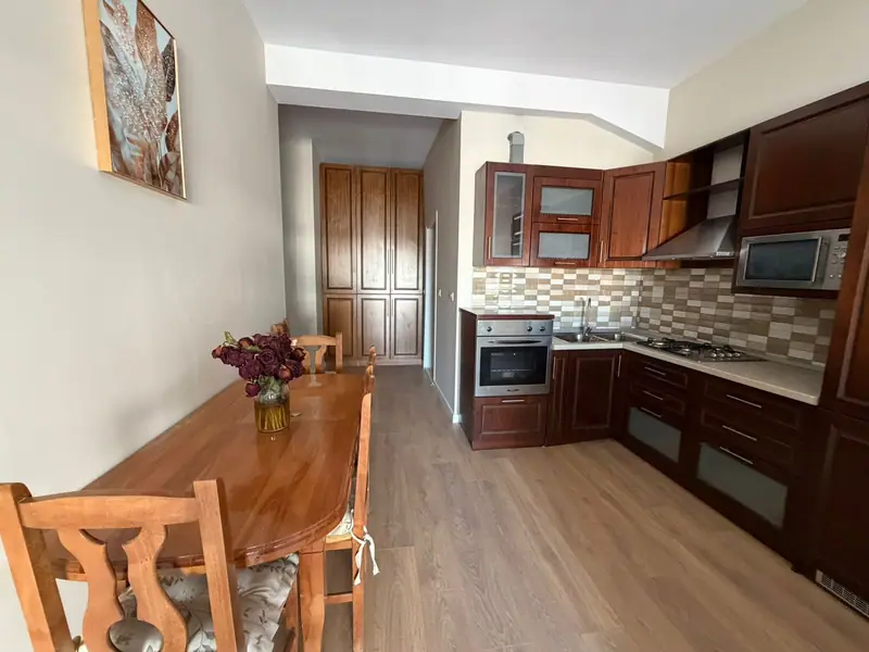 Estudio cerca de la playa, 5/8