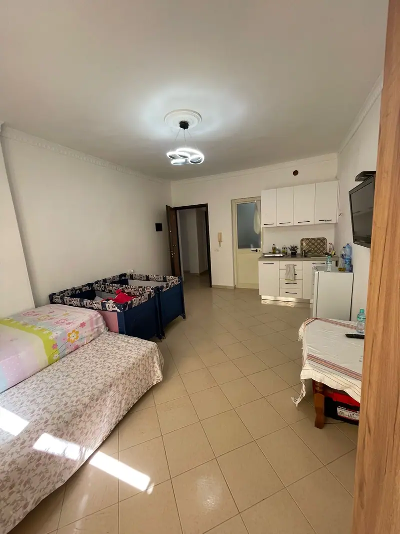 Garsonierë pranë plazhit, 2/5