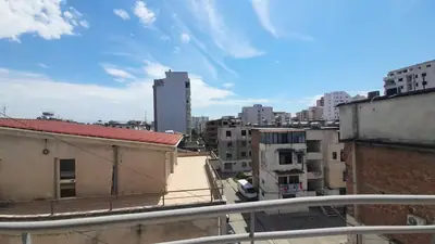Piso amplio 2+1, 6/13