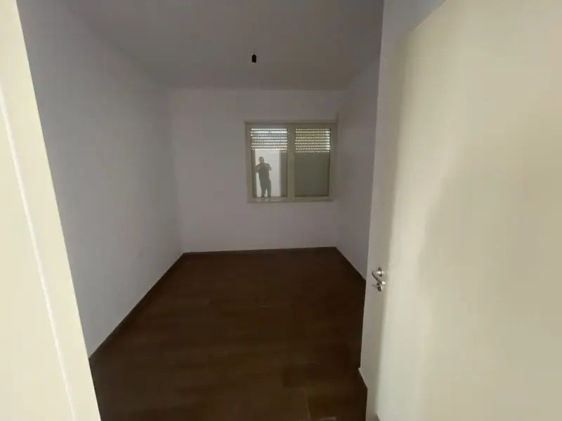 Apartament i gjerë 3+1, 4/10