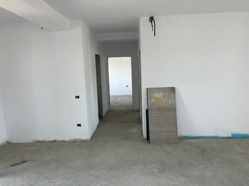 Apartament i gjerë 2+1, 4/10