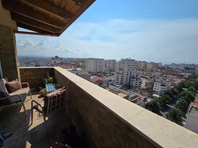 Piso amplio 2+1, 44/45