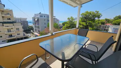 Apartament 1+1 me pamje nga deti