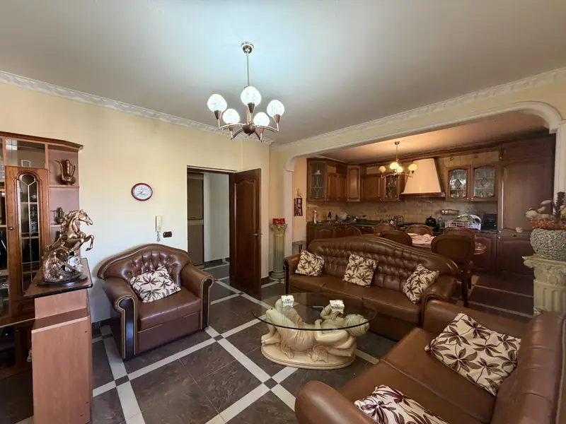 Apartament i gjerë 3+1, 3/18