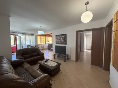 Apartament 2+1 pranë plazhit