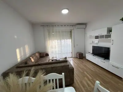 Apartament 2+1 me pamje nga deti